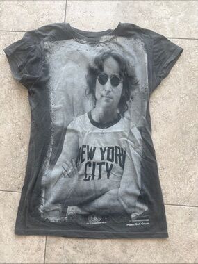 John Lennon iconic NYC photo distressed tshirt. Photo by Bob Gruen. Beatles